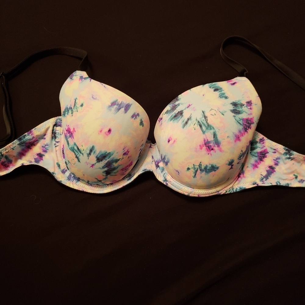 34D Victoria's Secret Lightly Lined Bra